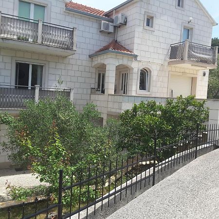 Apartments Nives Supetar Luaran gambar