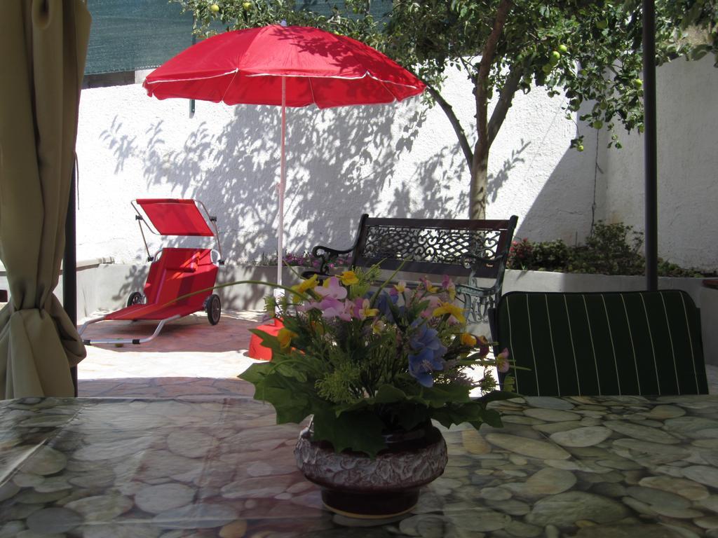 Apartments Nives Supetar Luaran gambar