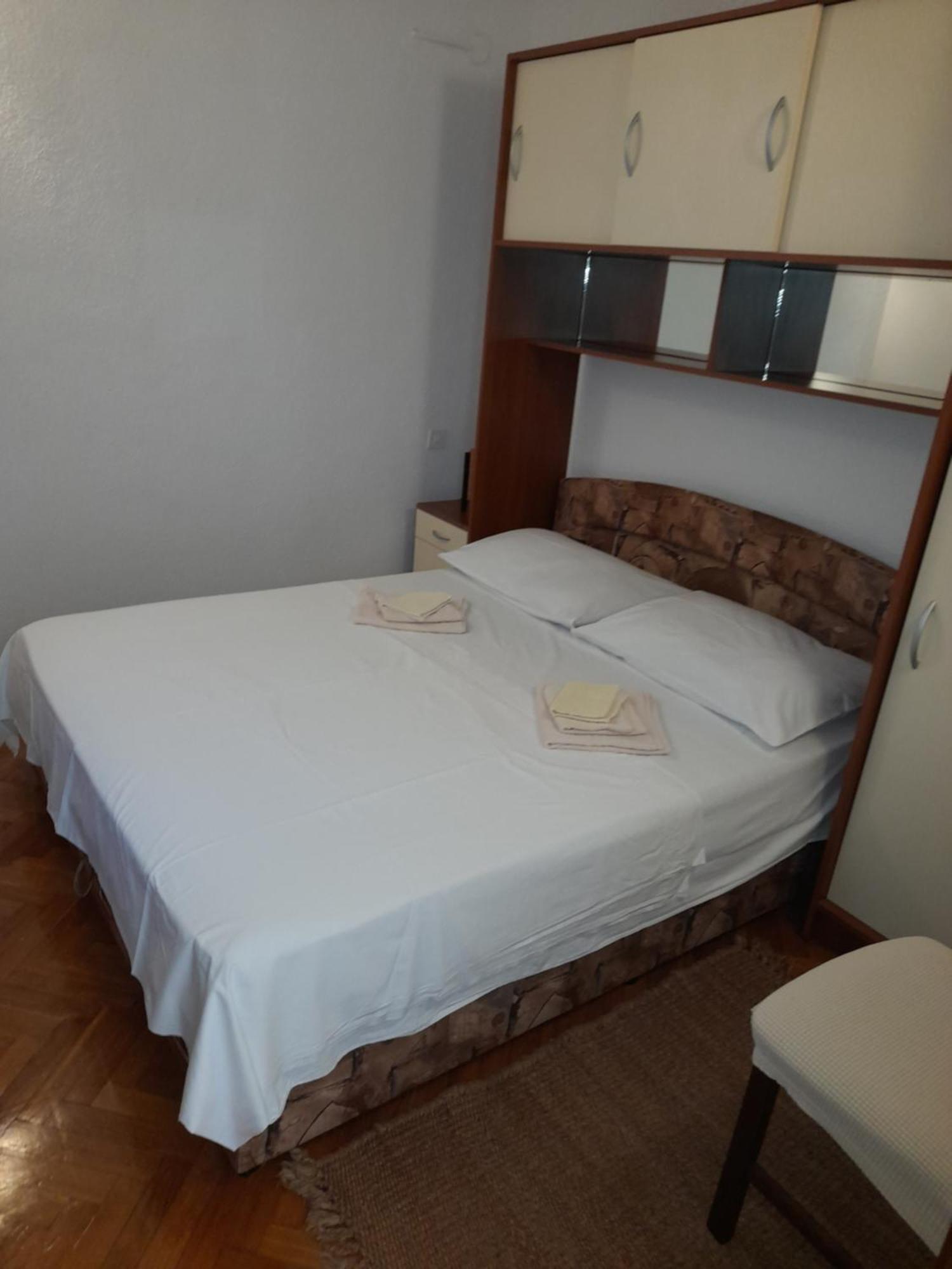 Apartments Nives Supetar Luaran gambar