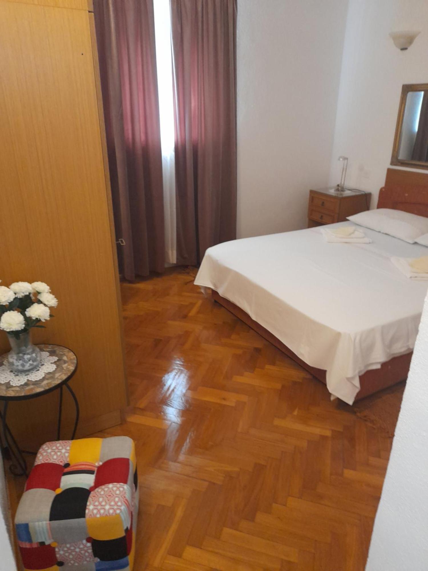 Apartments Nives Supetar Luaran gambar