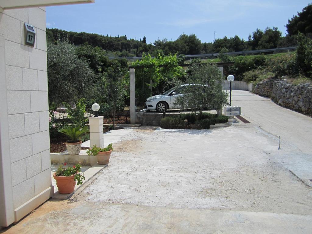Apartments Nives Supetar Luaran gambar
