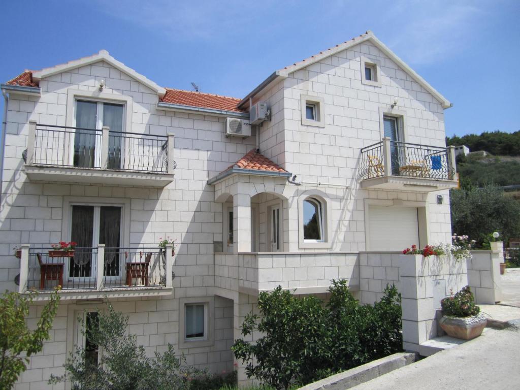 Apartments Nives Supetar Luaran gambar