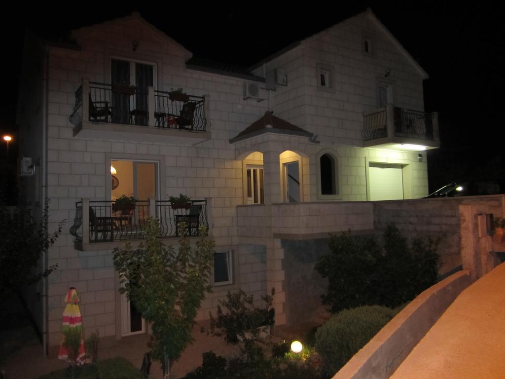 Apartments Nives Supetar Luaran gambar