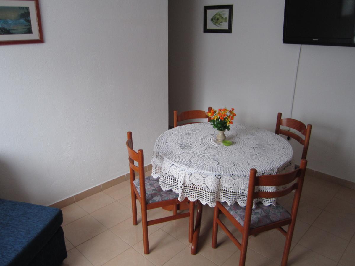 Apartments Nives Supetar Luaran gambar