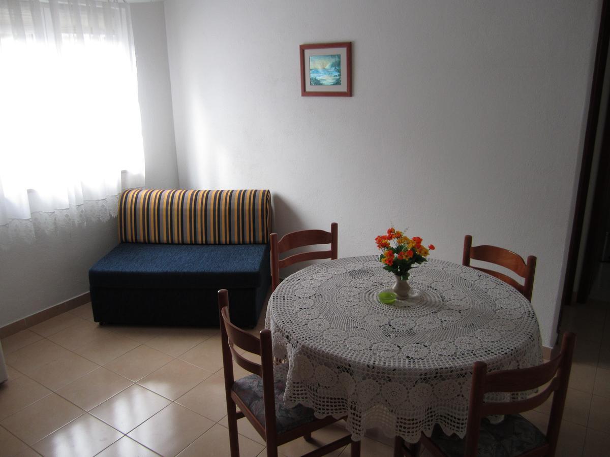 Apartments Nives Supetar Luaran gambar