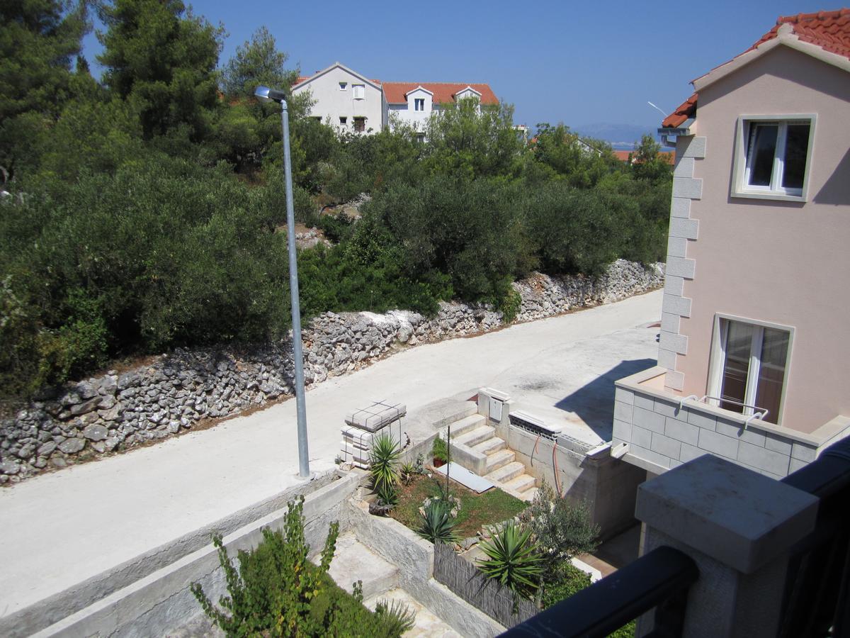 Apartments Nives Supetar Luaran gambar