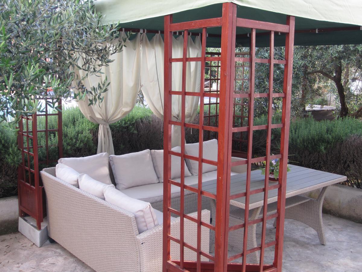 Apartments Nives Supetar Luaran gambar
