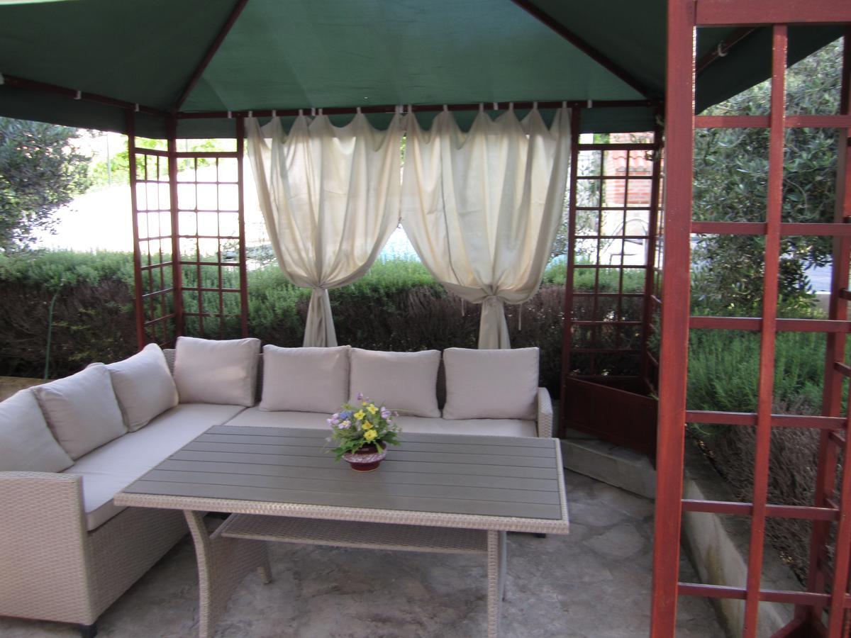 Apartments Nives Supetar Luaran gambar